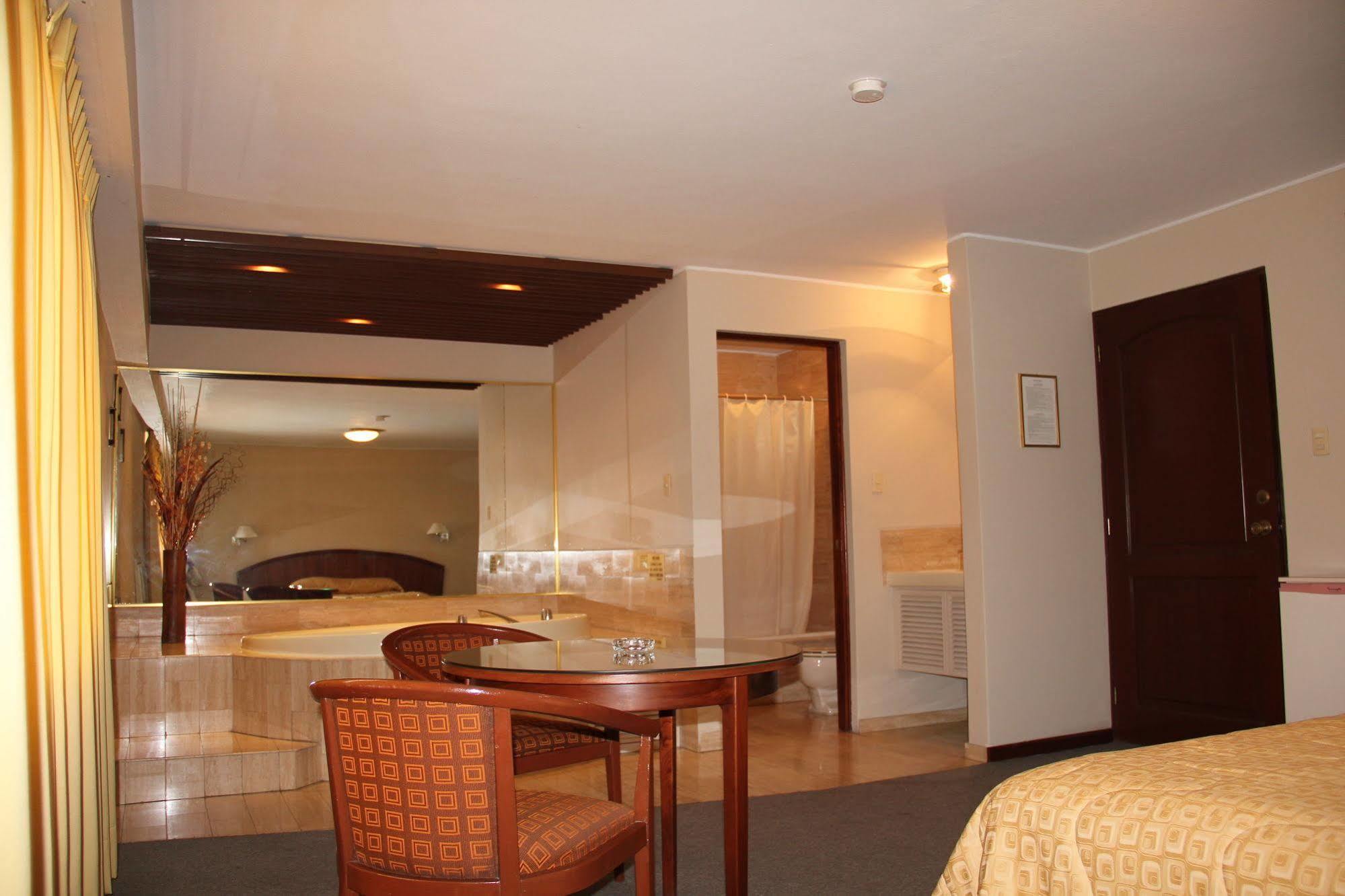 Hotel Park Suites Lima Exterior photo