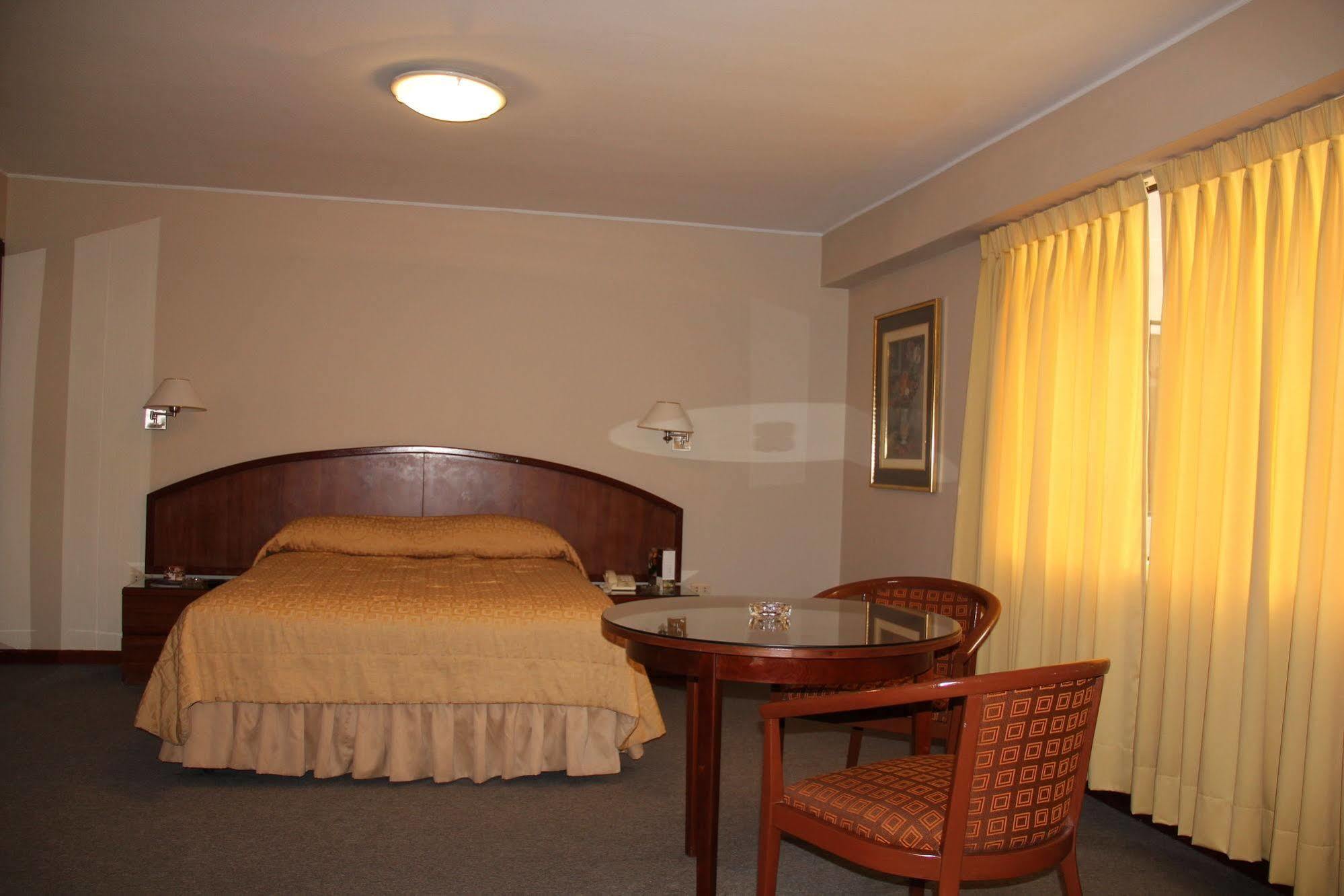 Hotel Park Suites Lima Exterior photo